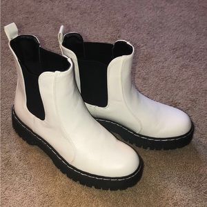 Womens white boots 7.5